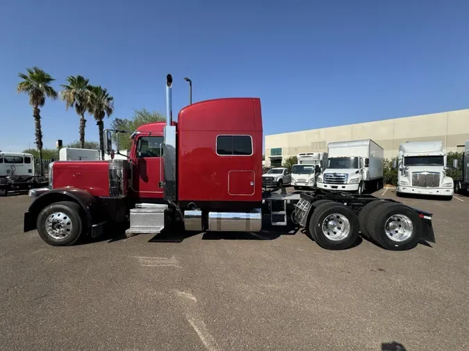 2023 Peterbilt 389