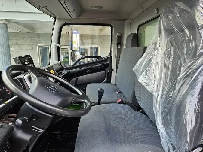 2017 HINO 338 Reefer