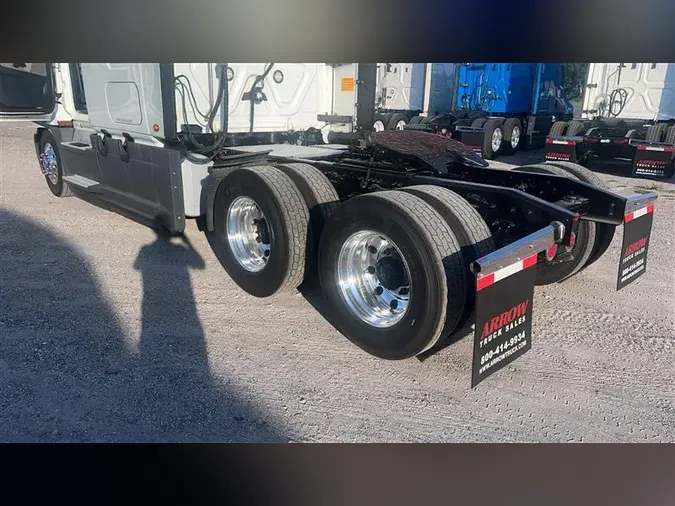 2020 FREIGHTLINER CA126