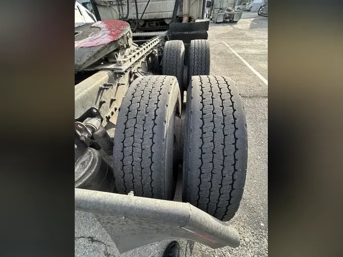 2018 VOLVO VNR64T300