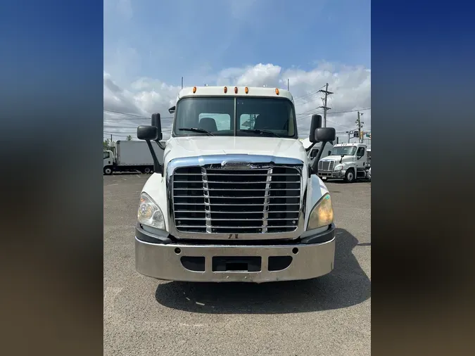 2015 FREIGHTLINER/MERCEDES CASCADIA 125