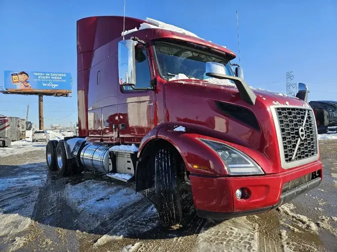 2020 VOLVO VNR64T640