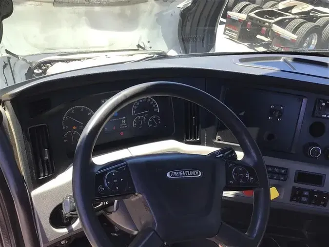 2022 FREIGHTLINER CA126