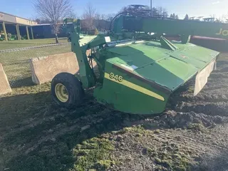 2001 John Deere 946