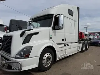 2015 VOLVO VNL64T670