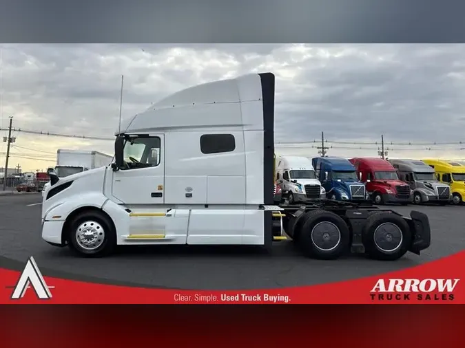 2021 VOLVO VNL740