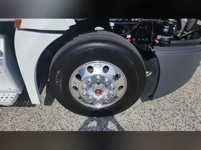 2019 FREIGHTLINER CA126