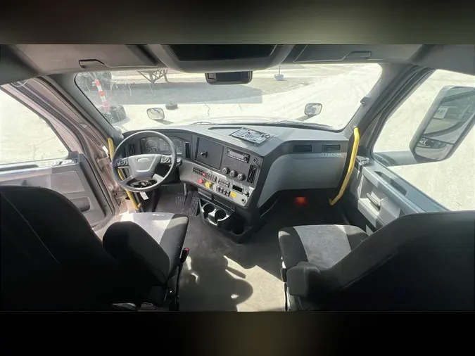 2022 Freightliner Cascadia 126