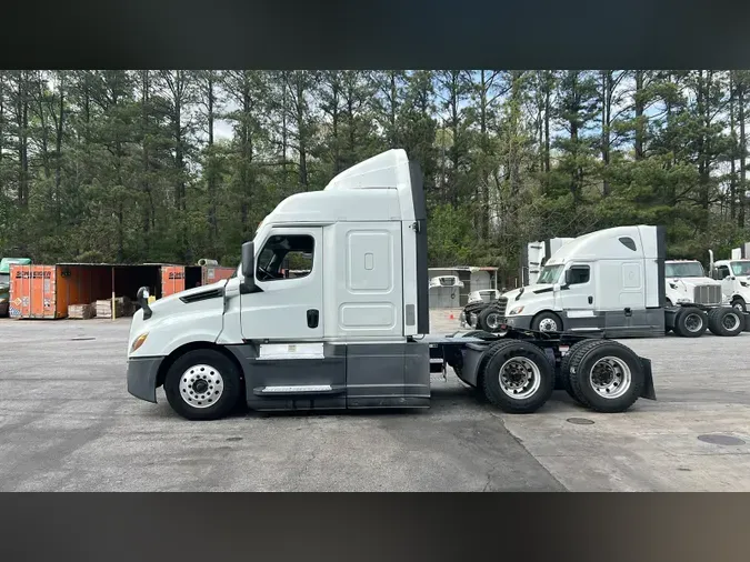 2021 Freightliner Cascadia 126