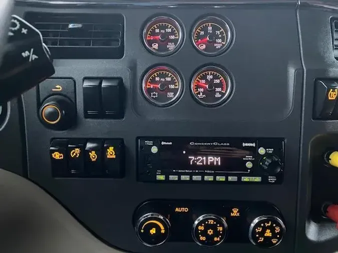 2022 Peterbilt 579