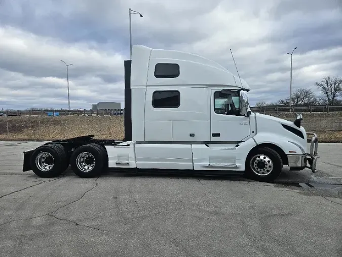 2022 VOLVO VNL64T860