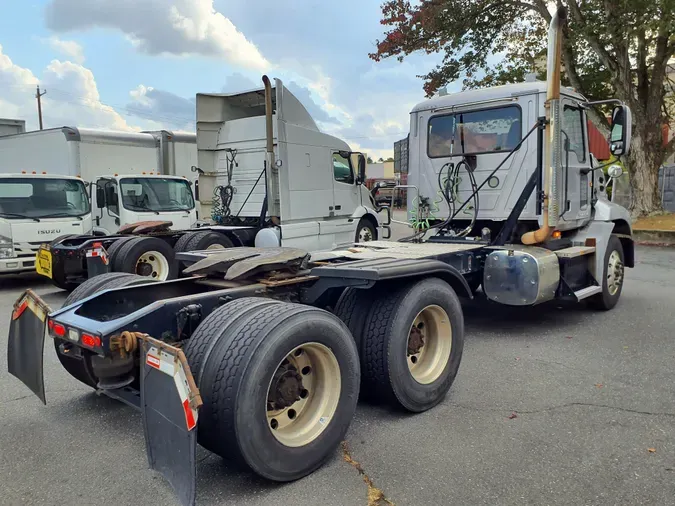 2017 MACK TRUCKS, INC. CXU600