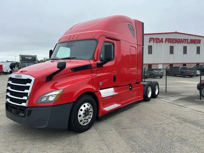 2021 Freightliner CASCADIA 126