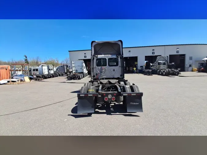 2020 Freightliner Cascadia 126