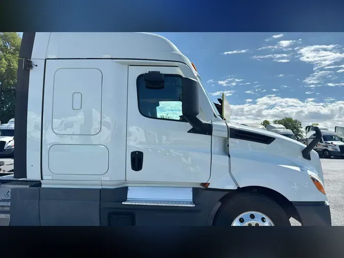 2022 Freightliner Cascadia 126