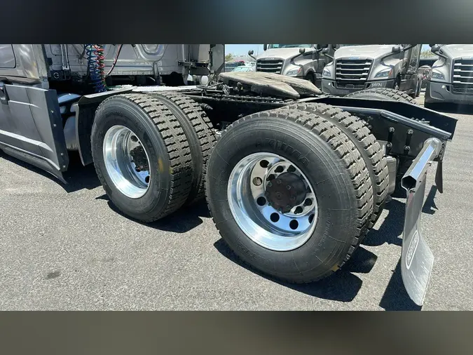 2022 Freightliner Cascadia 126