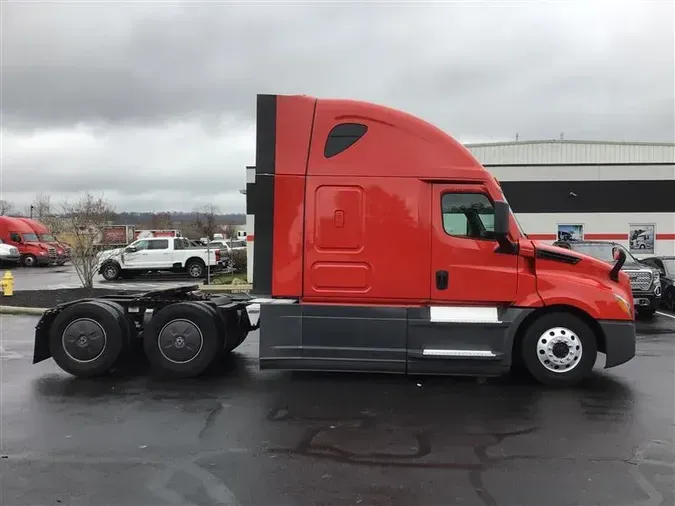 2021 FREIGHTLINER CA126