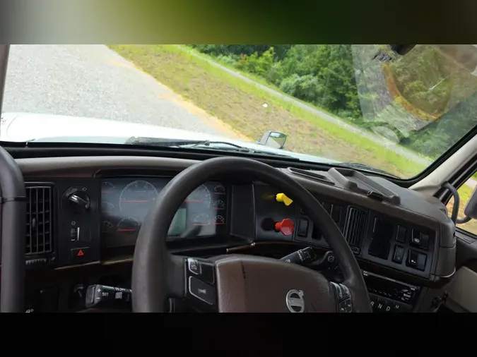 2018 Volvo VNL300