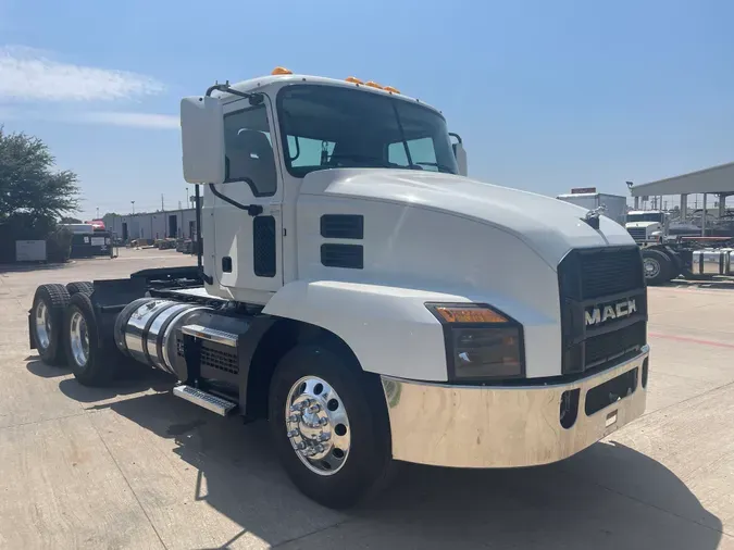 2019 MACK AN64T