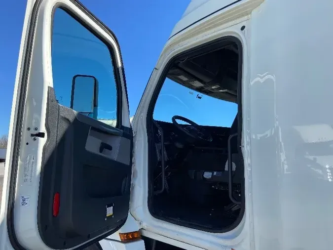 2019 Freightliner T12664ST