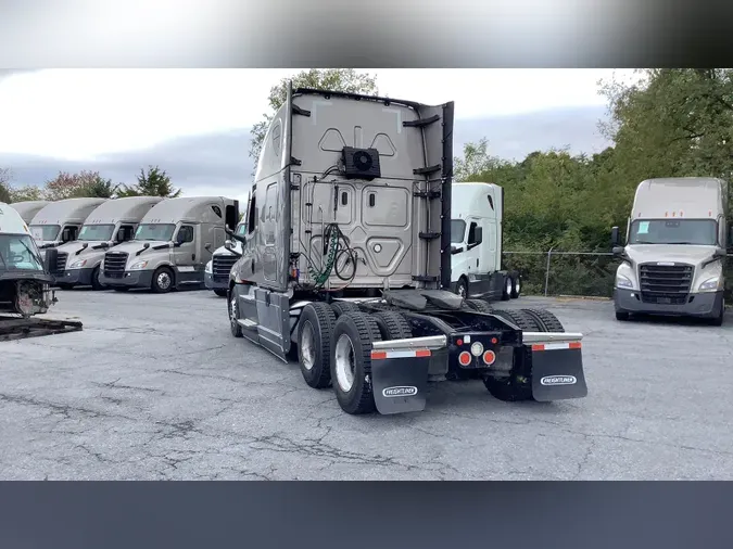 2022 Freightliner Cascadia 126