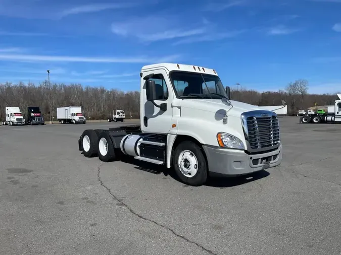 2016 FREIGHTLINER/MERCEDES CASCADIA 12515b829c2f1794868404bc6ed3ca208e0
