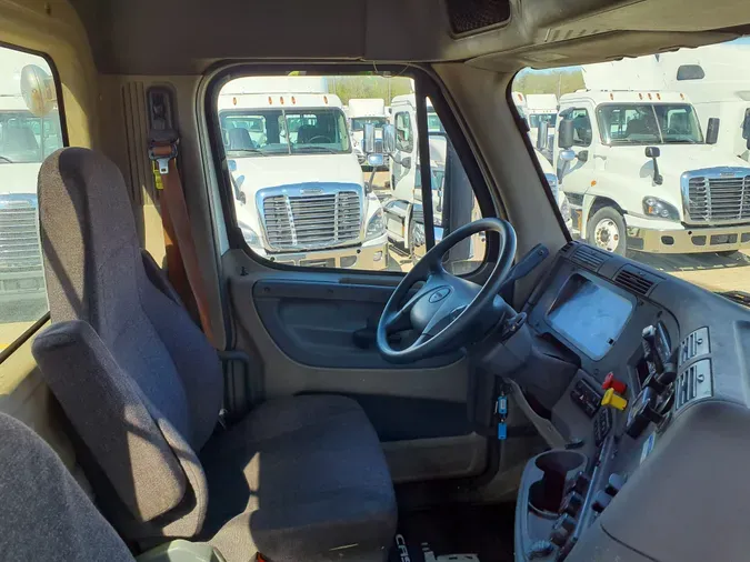 2016 FREIGHTLINER/MERCEDES CASCADIA 113