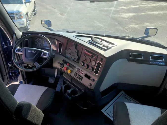 2019 FREIGHTLINER CASCADIA 126