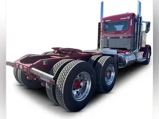 2022 Peterbilt 389