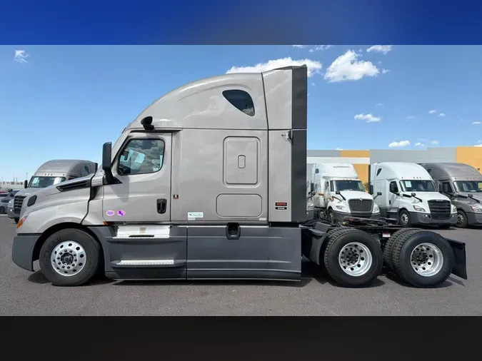 2025 Freightliner Cascadia 126