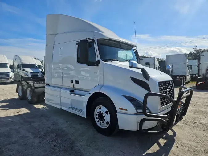2020 VOLVO VNR64T-640