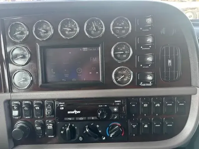 2020 Peterbilt 389