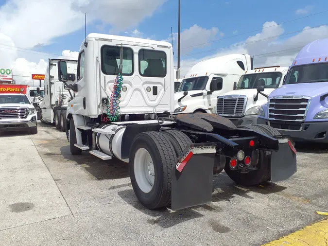 2016 FREIGHTLINER/MERCEDES CASCADIA 113