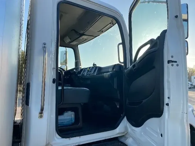 2019 HINO TRUCK 268