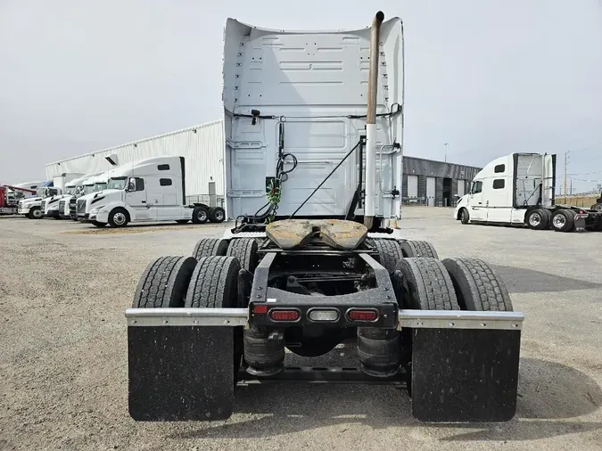 2021 VOLVO VNL64T760