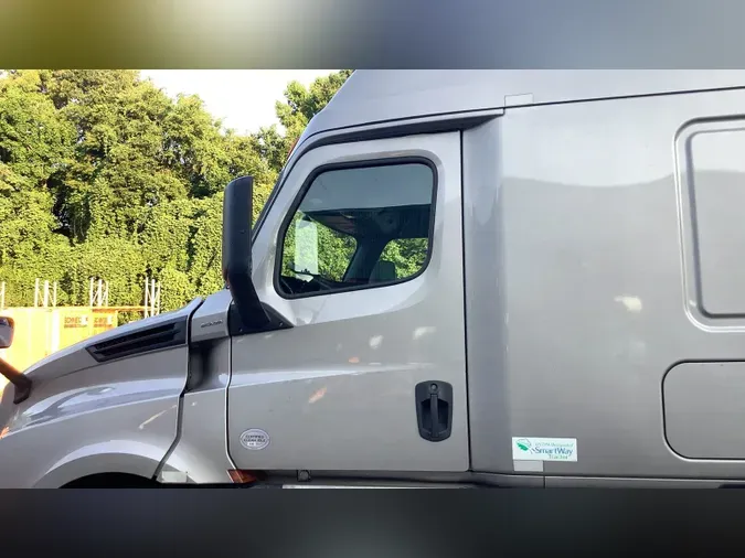 2020 Freightliner Cascadia 126