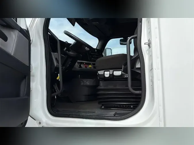 2022 FREIGHTLINER CA126