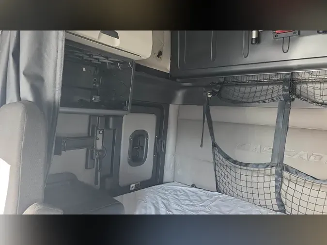 2022 Freightliner Cascadia 126