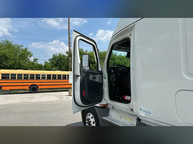 2021 Freightliner Cascadia 126