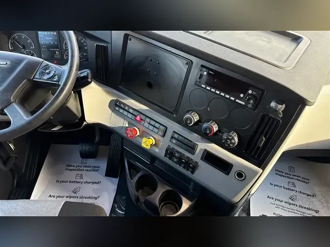 2022 FREIGHTLINER CA126