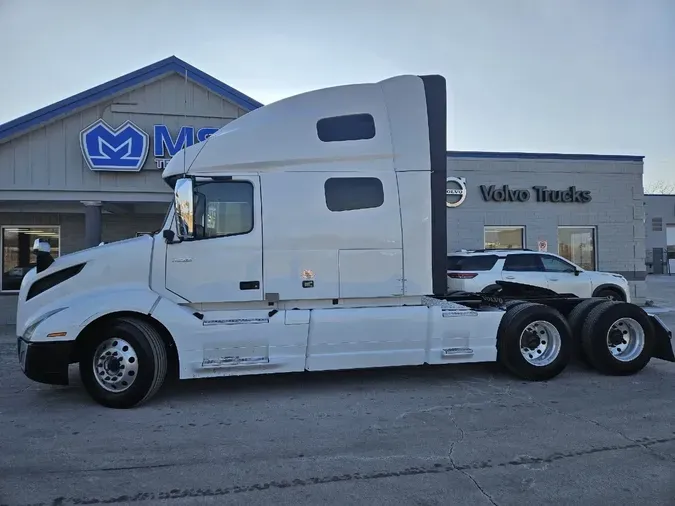 2022 VOLVO VNL64T760