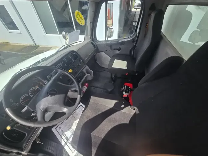 2018 FREIGHTLINER M2 106
