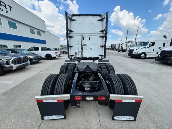 2024 Freightliner Cascadia 126