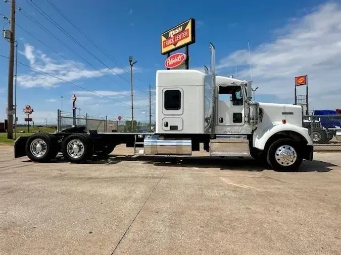 2023 Kenworth W900