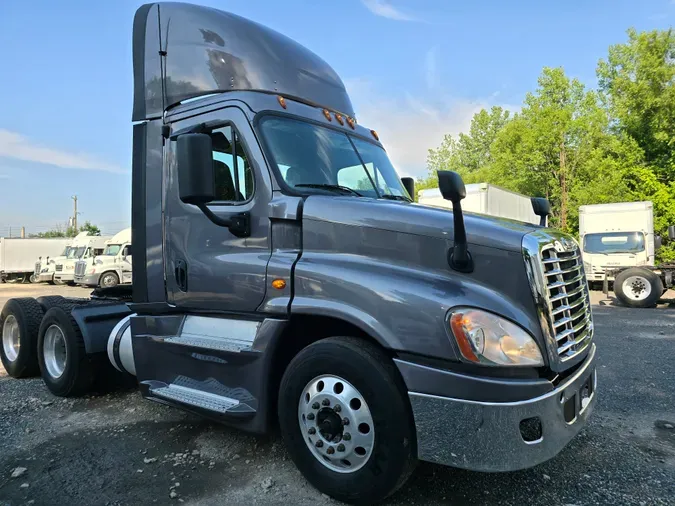 2018 FREIGHTLINER/MERCEDES CASCADIA 125