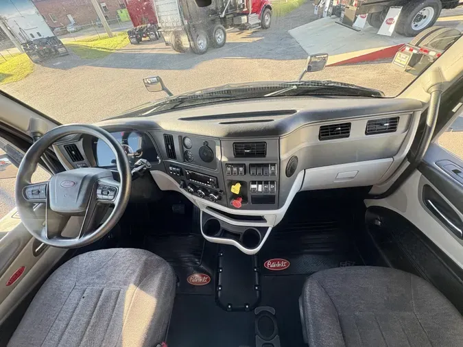 2022 Peterbilt 579