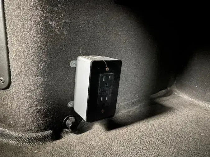 2023 Volvo VNR64T400