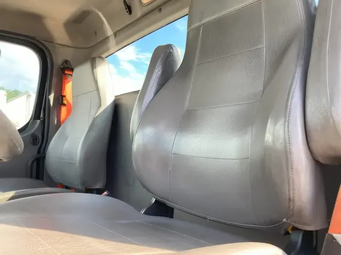 2015 FREIGHTLINER M2 106