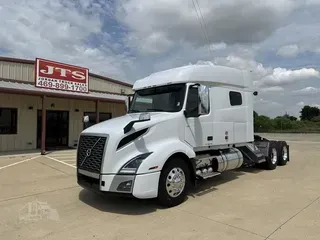 2020 VOLVO VNL64T740