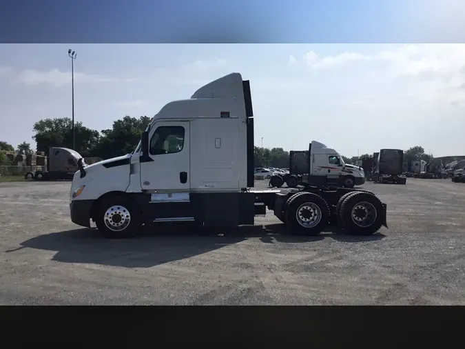2020 Freightliner Cascadia 126